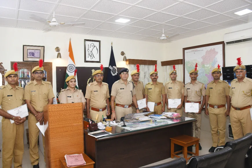 जिला पुलिस द्वारा उत्कृष्ट कार्य करने वाले बीट कांस्टेबल और आसूचना अधिकारियों को किया सम्मानित.