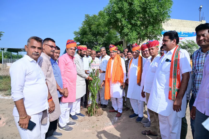 वृक्ष लगाकर मनाया जन्मदिन: कैलाश चौधरी ने दिया पर्यावरण बचाने का संदेश