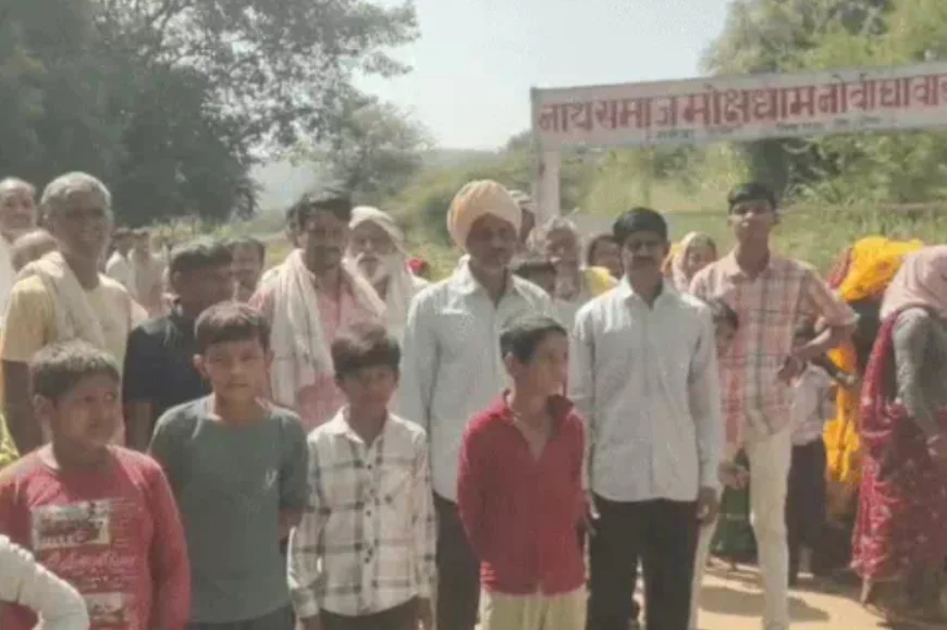 श्मशान भूमि विवाद को लेकर व्यक्ति पानी की टंकी पर चढ़ा, प्रशासन के खिलाफ उग्र प्रदर्शन