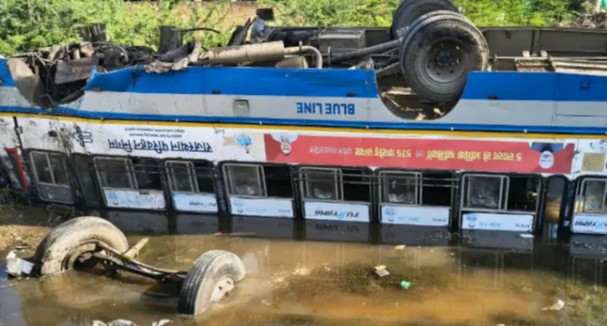 47 सवारियों से भरी बस पलटी, महिलाओं और बच्चों की हालत नाजुक