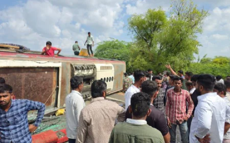 बालोतरा में बड़ा हादसा,NH-25 पर कल्याणपुर के पास निजी बस पलटी, 10 यात्री घायल...
