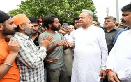 शोकाकुल परिवारों के दर्द में डूबा जयपुर,SMS अस्पताल अग्निकांड में 8 मासूम जिंदगियां खाक, पूर्व CM गहलोत ने लगाई न्यायिक जांच की मांग.