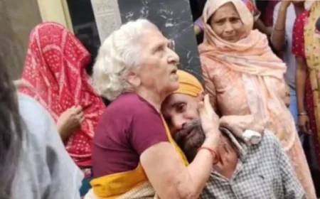 दीपावली की रोशनी बुझ गई: छुट्टी की उम्मीद में आई पत्नी, कफन ओढ़े लौटी घर... दिव्यांग पति का फूट-फूटकर रोना....