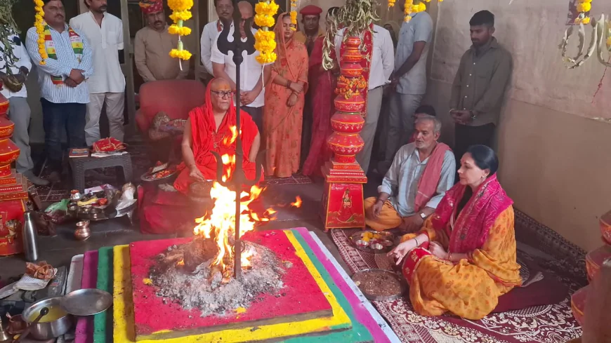 उपमुख्यमंत्री दिया कुमारी ने जोधपुर दौरे के दौरान बाबा रामदेव मंदिर के सैनाचार्य अचलानंद गिरी महाराज से लिया आशीर्वाद.