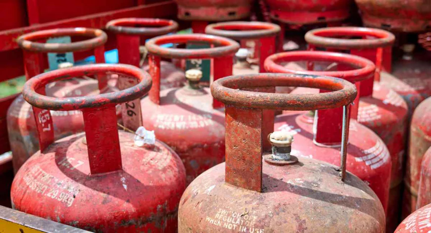 राजस्थान LPG दाम बढ़े: 19 किलो कमर्शियल सिलेंडर 15 रुपये महंगा, घरेलू सिलेंडर पर कोई असर नहीं | 1 अक्टूबर 2025 बिजनेस न्यूज