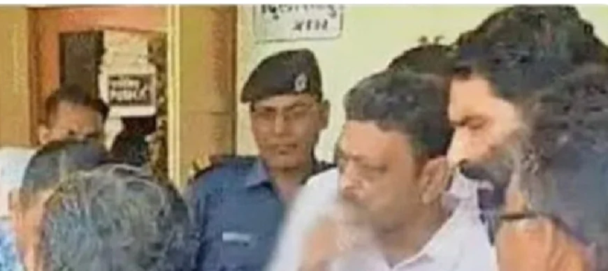 सिगरेट का कश लेते ही उड़ी नौकरी, जालौर आयुक्त माथुर पर भ्रष्टाचार के 7 केस, फिर भी फील्ड पोस्टिंग... वायरल वीडियो ने तोड़ा सब्र,विभाग ने किया सस्पेंड .