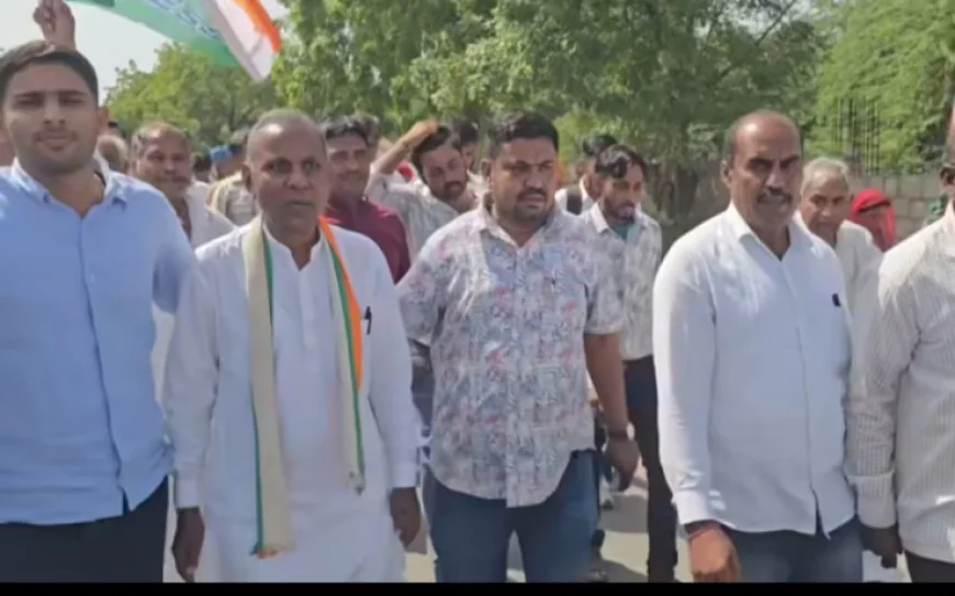 "मेवाराम जैन की सर्किट हाउस में धमाकेदार वापसी: बाड़मेर में कांग्रेस की सियासी हलचल तेज"