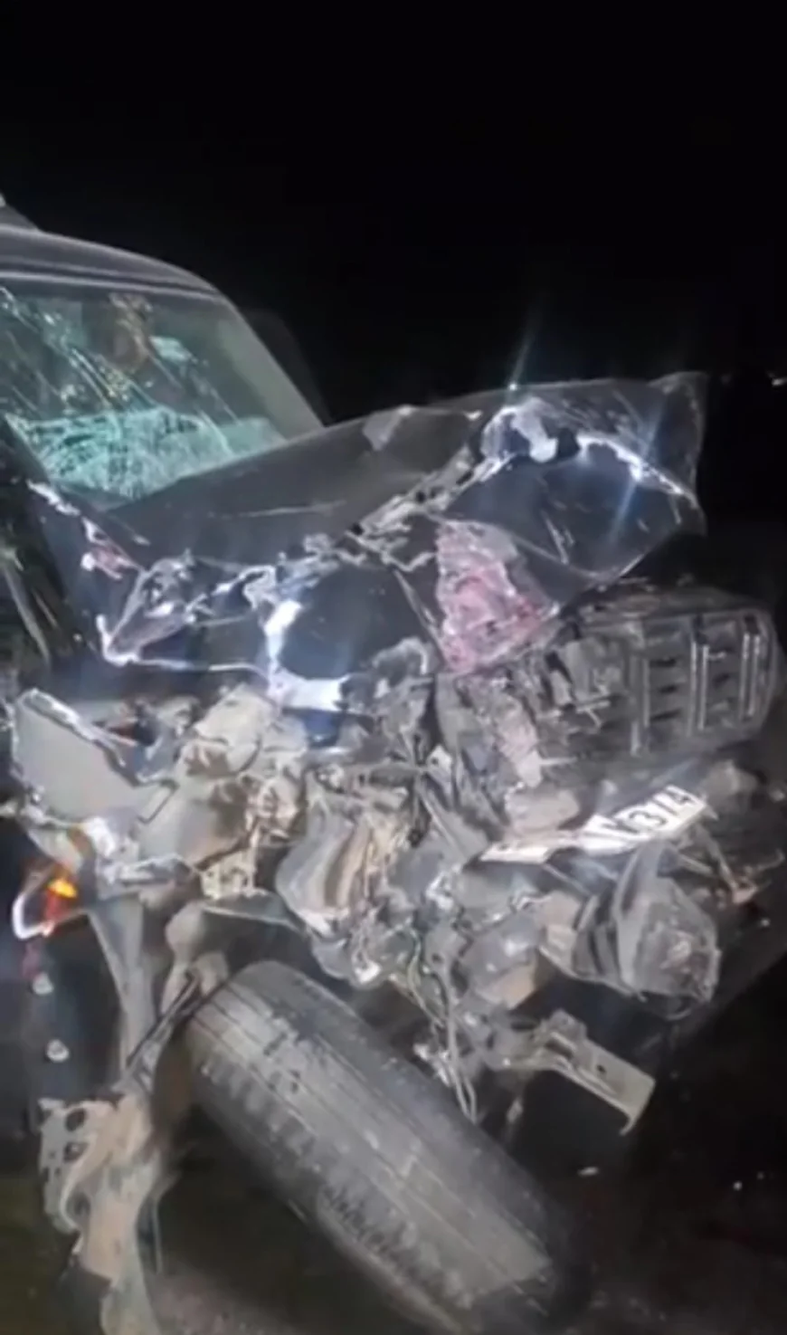 "बाड़मेर हाईवे पर भीषण हादसा: निजी बस और स्कॉर्पियो की टक्कर, एयरबैग ने बचाई तीन जिंदगियां"