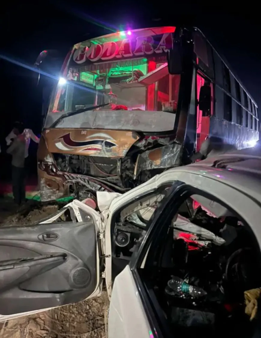 सुरते की बेरी धोरीमन्ना के पास प्राइवेट बस में घुसी कार, दो हैंडीक्राफ्ट व्यापारियों की दर्दनाक मौत: गाय को बचाने के चक्कर में गलत साइड पर आकर हुई भयंकर टक्कर, शव बुरी तरह फंसे
