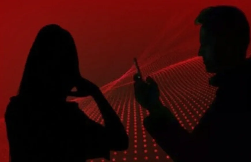 नाबालिग का वीडियो ब्लैकमेल से घर से लूटे लाखों के जेवर-कैश.