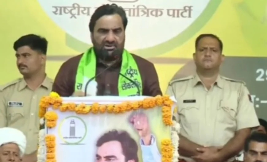 "समोसे खाकर नहीं चलेगी राजस्थान की सरकार" हनुमान बेनीवाल का भजनलाल सरकार पर तीखा तंज।