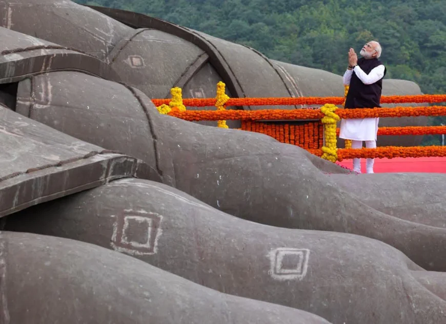 भारत के 'लौह पुरुष' सरदार वल्लभभाई पटेल की 150वीं जयंती पर  स्टैच्यू ऑफ यूनिटी पर पीएम मोदी ने दी श्रद्धांजलि.