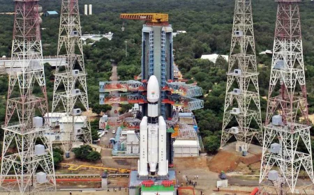 बाहुबली की दहाड़ से गूंजेगा अंतरिक्ष भारत लॉन्च करेगा अपना सबसे भारी संचार उपग्रह CMS-03, नौसेना की ताकत बनेगा नया हथियार.