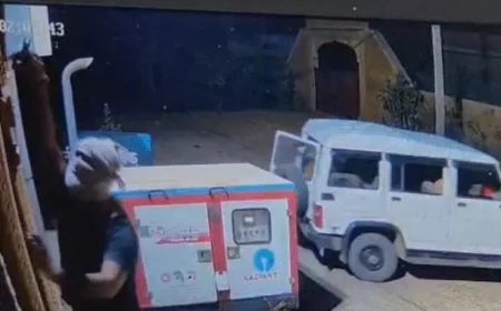 जैसलमेर में सनसनीखेज वारदात: 11 लाख रुपये से भरे SBI एटीएम को उखाड़कर ले गए बदमाश, बोलरो से बांधकर खींचा बाहर