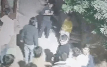 भरतपुर में बदमाशों ने व्यापारी से 22 हजार रुपए लूटे: घर पर लाठी-डंडे और हथियारों से हमला, पूरी घटना CCTV में कैद