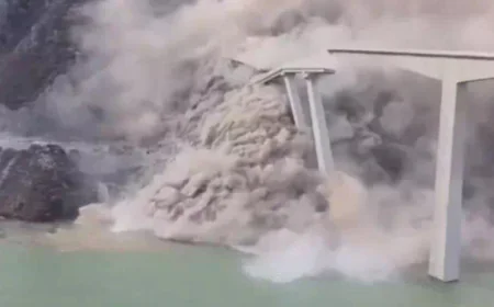 चीन का नया होंगची ब्रिज ढहा: उद्घाटन के महज कुछ महीनों बाद भूस्खलन से बड़ा हादसा, कोई हताहत नहीं