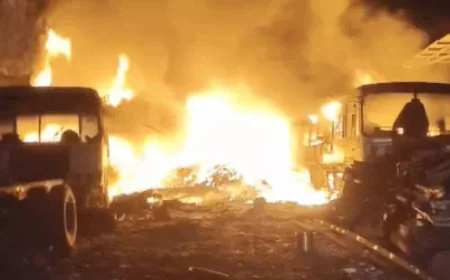 अजमेर में कबाड़ के गोदामों में भीषण आग: फायर ब्रिगेड की 7 गाड़ियों ने रातभर संघर्ष कर पाया काबू, लाखों का नुकसान