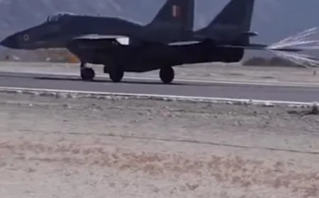 लद्दाख में चीन सीमा से सटा न्योमा एयरबेस शुरू: वायुसेना प्रमुख ने खुद उतारा C-130J हरक्यूलिस, 13,710 फीट की ऊंचाई पर दुनिया के सबसे ऊंचे एयरबेसों में शुमार