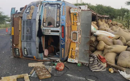 जोधपुर: बालेसर के पास NH-125 पर भयानक सड़क हादसा, ट्रेलर-टैंपो भिड़ंत में 5 श्रद्धालुओं की मौत, 14 घायल