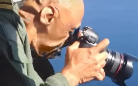 तूफान थामे खड़ा रहा फौजी, सिर्फ एक परफेक्ट फोटो के लिए वायरल वीडियो ने जीता दिल....