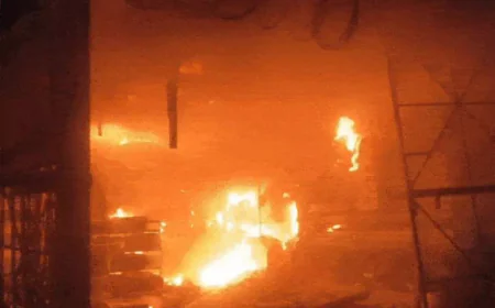 बाड़मेर : हार्डवेयर दुकान में भीषण आग, सेल्समैन ने तीसरी मंजिल से कूदकर बचाई जान; लाखों का सामान जलकर हुआ खाक