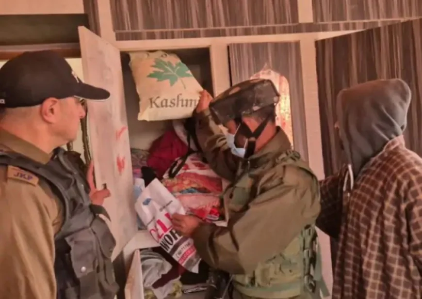 जम्मू-कश्मीर: पाकिस्तान समर्थित आतंकी नेटवर्क का पर्दाफाश, 120 जगहों पर छापेमारी; सिम कार्ड-डिजिटल डिवाइस जब्त, कठुआ में दो पुलिस अधिकारी बर्खास्त