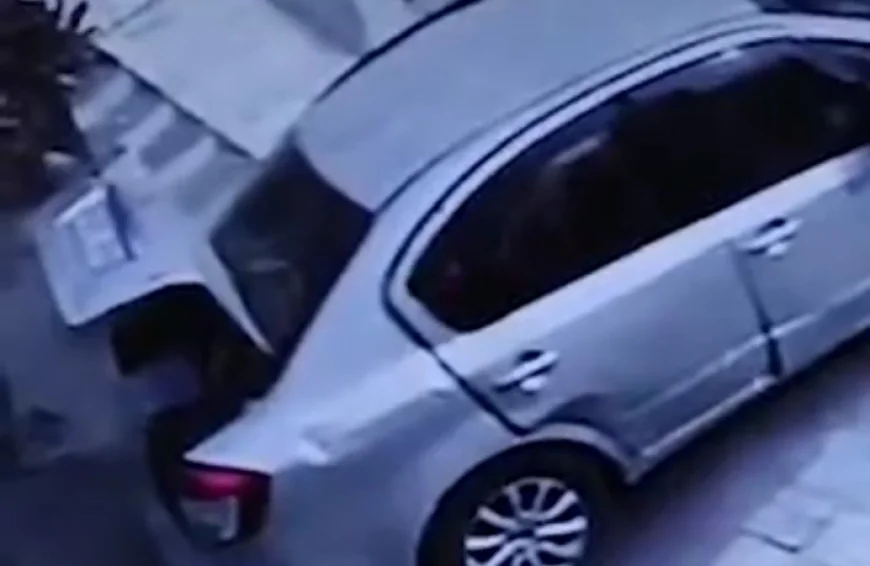 लिव-इन पार्टनर से झगड़े के युवक ने कार में पेट्रोल उड़ेल खुद को जिंदा जलाया.