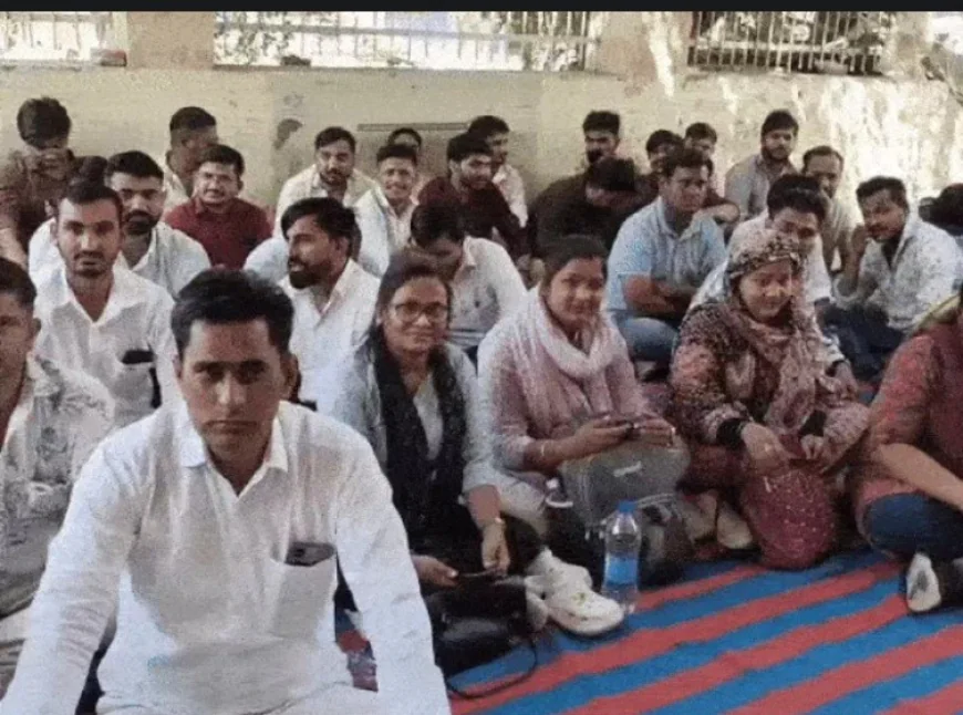 बाड़मेर में हेल्थ ऑफिसरों का धरना: 19 महीने से लंबित इंसेंटिव और विलंबित सैलरी पर फूटा गुस्सा, CMHO कार्यालय पर जमकर नारेबाजी