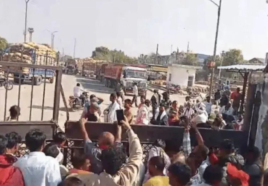 कोटा में भामाशाह मंडी के गेट 2 पर किसानों का हंगामा: एंट्री में देरी से भड़के किसान, ट्रैक्टर-ट्रॉलियों की लगी लंबी कतारें