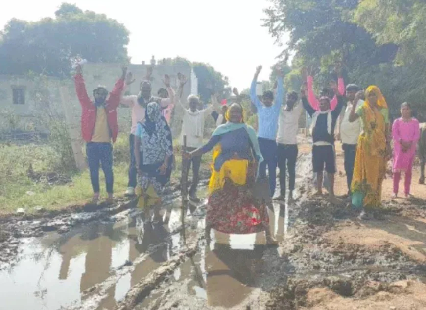 भुसावर के बारौली गांव: रास्ते में भरा कीचड़ और जलभराव से ग्रामीणों की परेशानी बढ़ी, प्रशासन से तत्काल समाधान की मांग