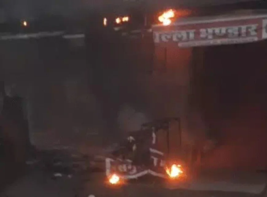 जयपुर के सोडाला में नमकीन भंडार में भीषण आग: मैरिज गार्डन भी चपेट में, दमकलकर्मियों ने घंटों की मशक्कत के बाद पाया काबू