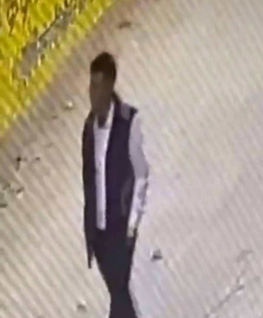 संकट मोचन बालाजी मंदिर से चांदी का छत्र चोरी: शाम के समय पुजारी के टॉयलेट जाने का फायदा उठाकर चोर ने दिया घटना को अंजाम, सीसीटीवी में कैद हुई पूरी वारदात