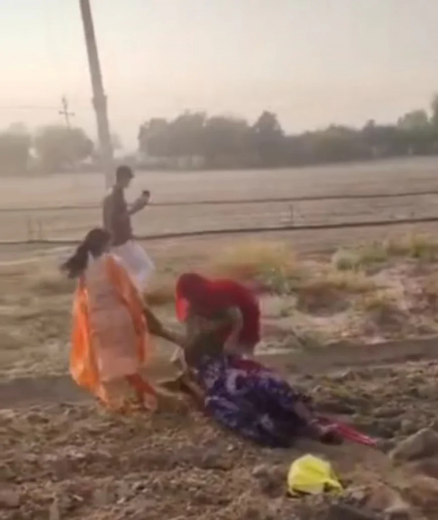 बाड़मेर: जमीन विवाद में मां-बेटी ने देवरानी को चोटी खींचकर घसीटा, हाथ-पैर पकड़कर पीटा; वीडियो वायरल, पुलिस ने मामला दर्ज कर जांच शुरू
