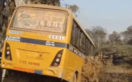 डीग में बच्चों से भरी स्कूल बस हादसे से बची: एक्सल टूटने से बेकाबू हुई बस सड़क किनारे गड्ढे में रुकी, नहर में गिरने से बचीं 35 जानें