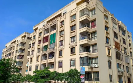 उदयपुर: ढाई घंटे तक लिफ्ट में फंसी रही महिला, रिवर्स चलकर छत पर अटकी लिफ्ट, ड्रिल मशीन से दीवार तोड़कर निकाला गया