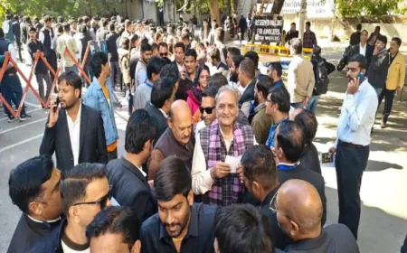 उदयपुर बार एसोसिएशन चुनाव : कोर्ट कैंपस में त्योहार सा माहौल, महासचिव पद पर रोचक मुकाबला, देर रात तक आएगा परिणामUdaipur Bar Association Election, Udaipur Court Campus, Lawyers Election 2025, General Secretary Contest, High Court Bench Demand, Women Lawyers Facilities, Rajasthan Bar Election