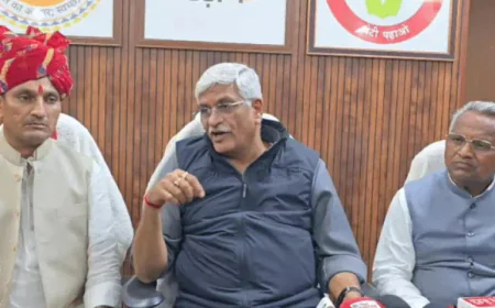 केंद्रीय मंत्री गजेंद्र सिंह शेखावत का बाड़मेर दौरा: मजाकिया अंदाज में विधायक को कहा- बिना खाना खिलाए पैदल चला रहे हो, हद करते हो