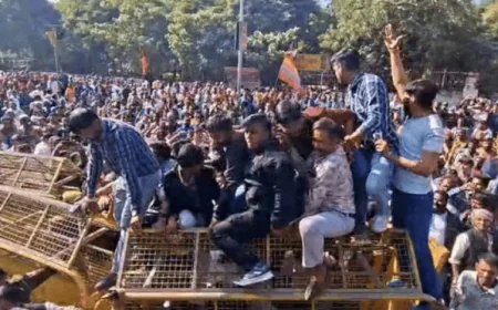 उदयपुर: 70 पंचायतों के लोगों ने पट्टे की मांग को लेकर कलेक्ट्रेट पर किया जोरदार प्रदर्शन