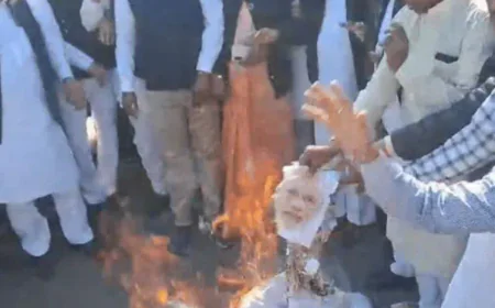 अजमेर में कांग्रेस का जोरदार प्रदर्शन: प्रधानमंत्री मोदी का पुतला फूंका, संवैधानिक संस्थाओं के दुरुपयोग का आरोप