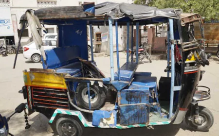 कोटा में दर्दनाक सड़क हादसा: बाइक सवार को बचाने के चक्कर में ऑटो ड्राइवर की मौत, परिवार पर टूटा दुखों का पहाड़