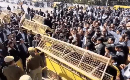 उदयपुर में अरावली बचाने की मुहिम तेज: वकीलों ने निकाली रैली, राष्ट्रपति के नाम सौंपा ज्ञापनAravali Hills, Save Aravali, Udaipur Protest, Lawyers Rally, Environmental Protection, Rajasthan Environment, Supreme Court Order, Mining Threat