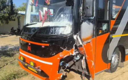 सीकर में दर्दनाक सड़क हादसा: स्लीपर बस ने बाइक सवार युवक को रौंदा, 100 मीटर तक घसीटा, 19 साल के अंकित की मौत