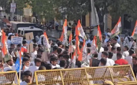 बाड़मेर में कांग्रेस का प्रदर्शन: मनरेगा योजना के नाम बदलने के खिलाफ जोरदार विरोध, सांसद उम्मेदाराम बेनीवाल ने कलेक्टर पर लगाए गंभीर आरोप