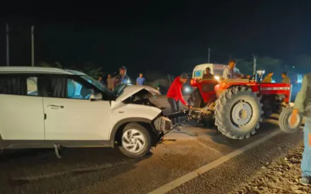 बाड़मेर हाईवे पर भीषण सड़क हादसा: स्कॉर्पियो-क्रेटा की आमने-सामने टक्कर, एयरबैग्स ने बचाई 4 लोगों की जान, बाइक सवार गंभीर रूप से घायल