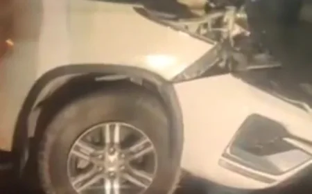 दिल्ली-मुंबई एक्सप्रेसवे पर भयानक हादसा: अज्ञात वाहन की टक्कर से खाई में गिरी किआ सोनेट कार, गुजरात के दो युवकों की मौत