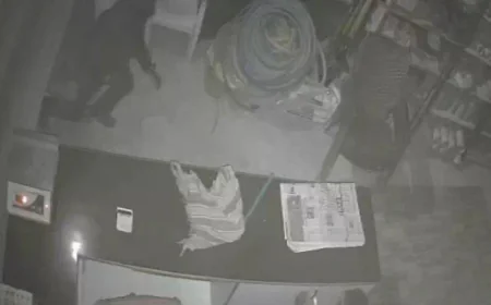 कोटा में चोरी की बड़ी वारदात: तीन दुकानों के ताले तोड़कर लाखों का माल पार, CCTV में कैद हुए चोर