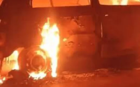 अजमेर: नसीराबाद घाटी में भयानक हादसा, गोवंश से टकराई कार में शॉर्ट सर्किट से लगी आग, ड्राइवर गंभीर रूप से घायल