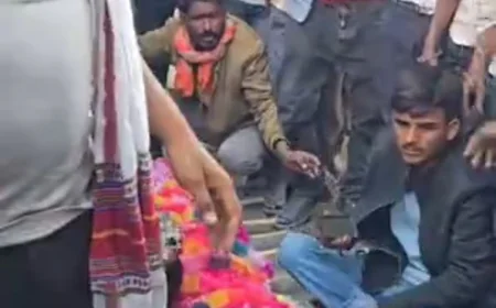 बाड़मेर में कालबेलिया समाज का प्रदर्शन: शव लेकर रेलवे स्टेशन जा रहे परिजनों और पुलिस के बीच धक्का-मुक्की, अंततः वन विभाग की जमीन पर हुआ अंतिम संस्कार