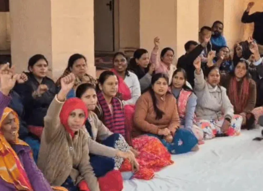 अजमेरः डीएवी सेंटेनरी पब्लिक कॉलेज (दयानंद कॉलेज) के कर्मचारियों ने अनिश्चितकालीन धरने का ऐलान किया, नियमितीकरण की मांग जोरों पर