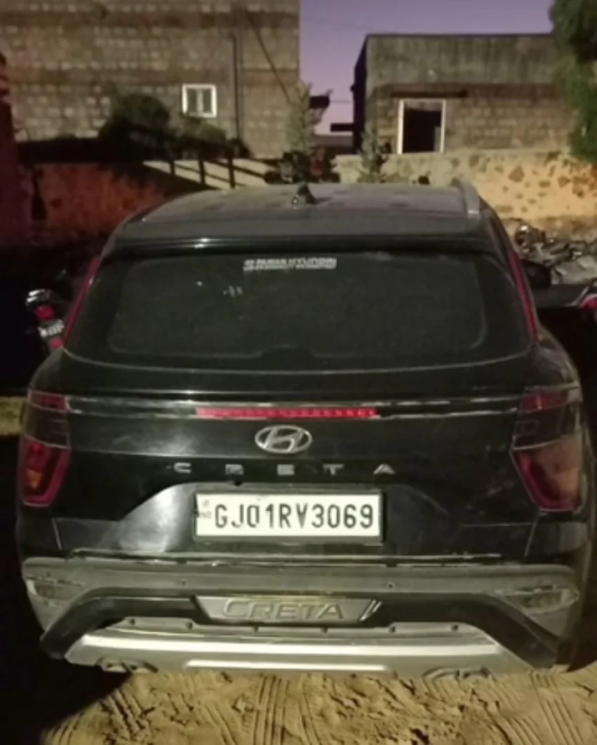 बाड़मेरः लग्जरी क्रेटा कार से देसी पिस्तौल, दो मैगजीन और 9 फर्जी नंबर प्लेट बरामद; आरोपी पुलिस को चकमा देकर फरार
